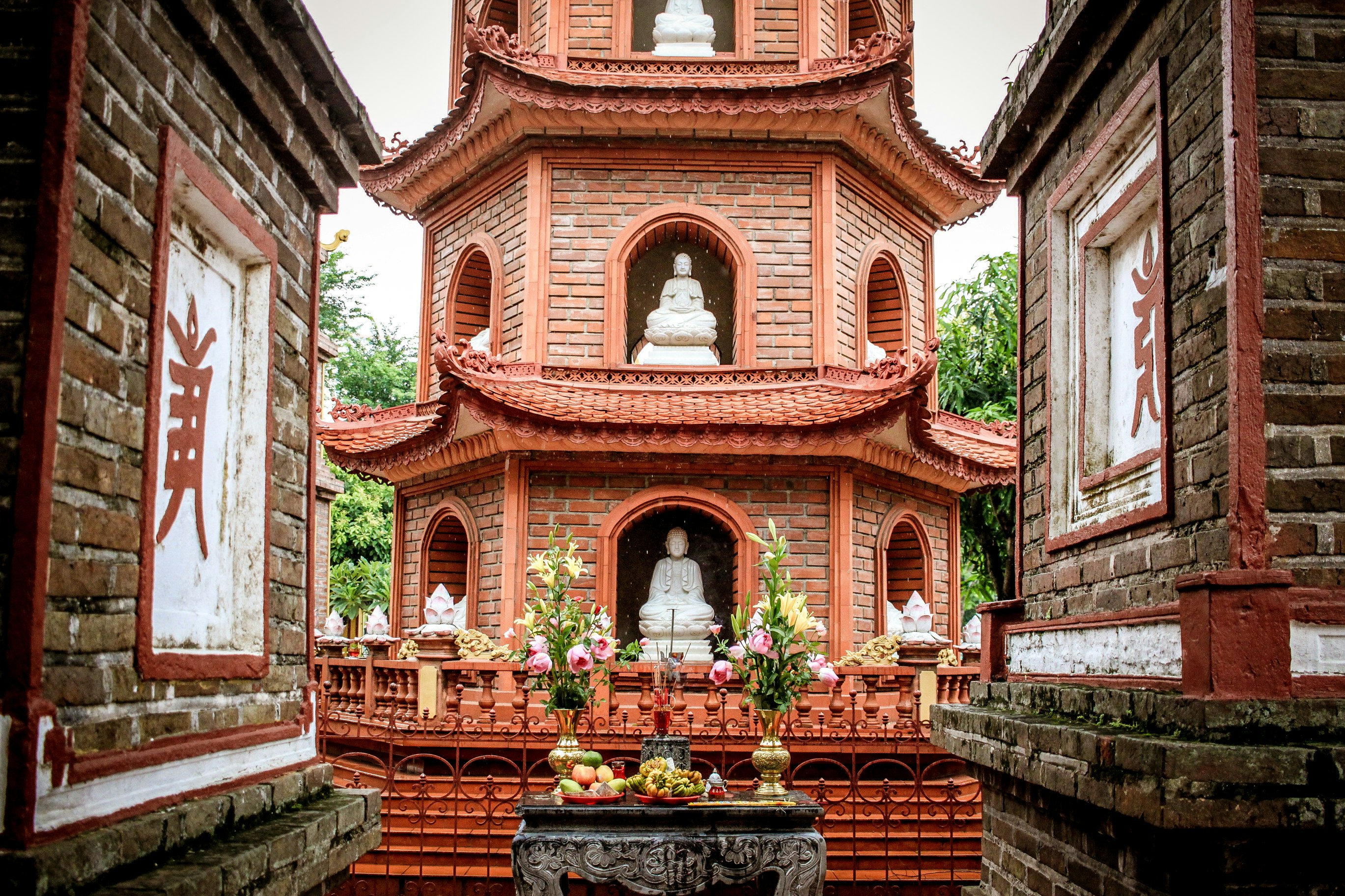 Le lac Hoan Kiem de Hanoï avec le Temple de la Tortue