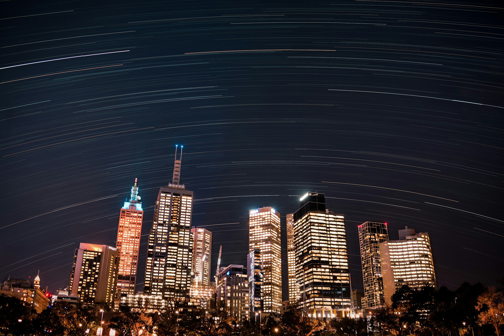 La vue des grattes-ciels de Melbourne au coucher du soleil