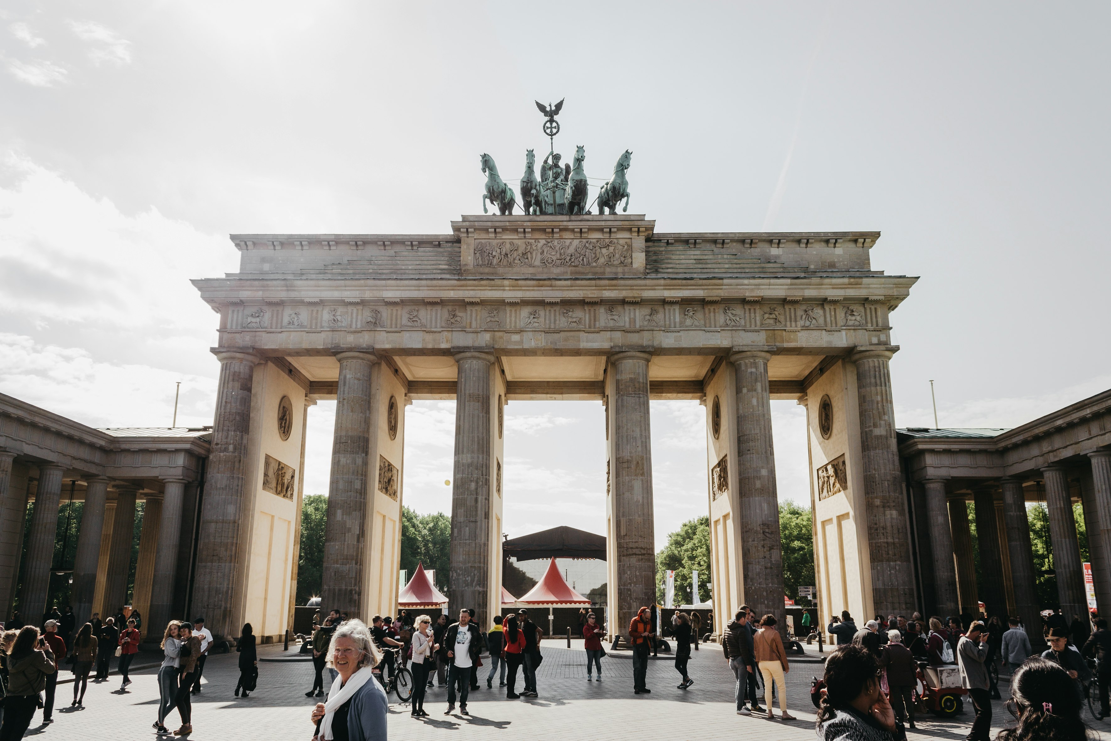 Vue de la Porte de Brandebourg, symbole emblématique de Berlin