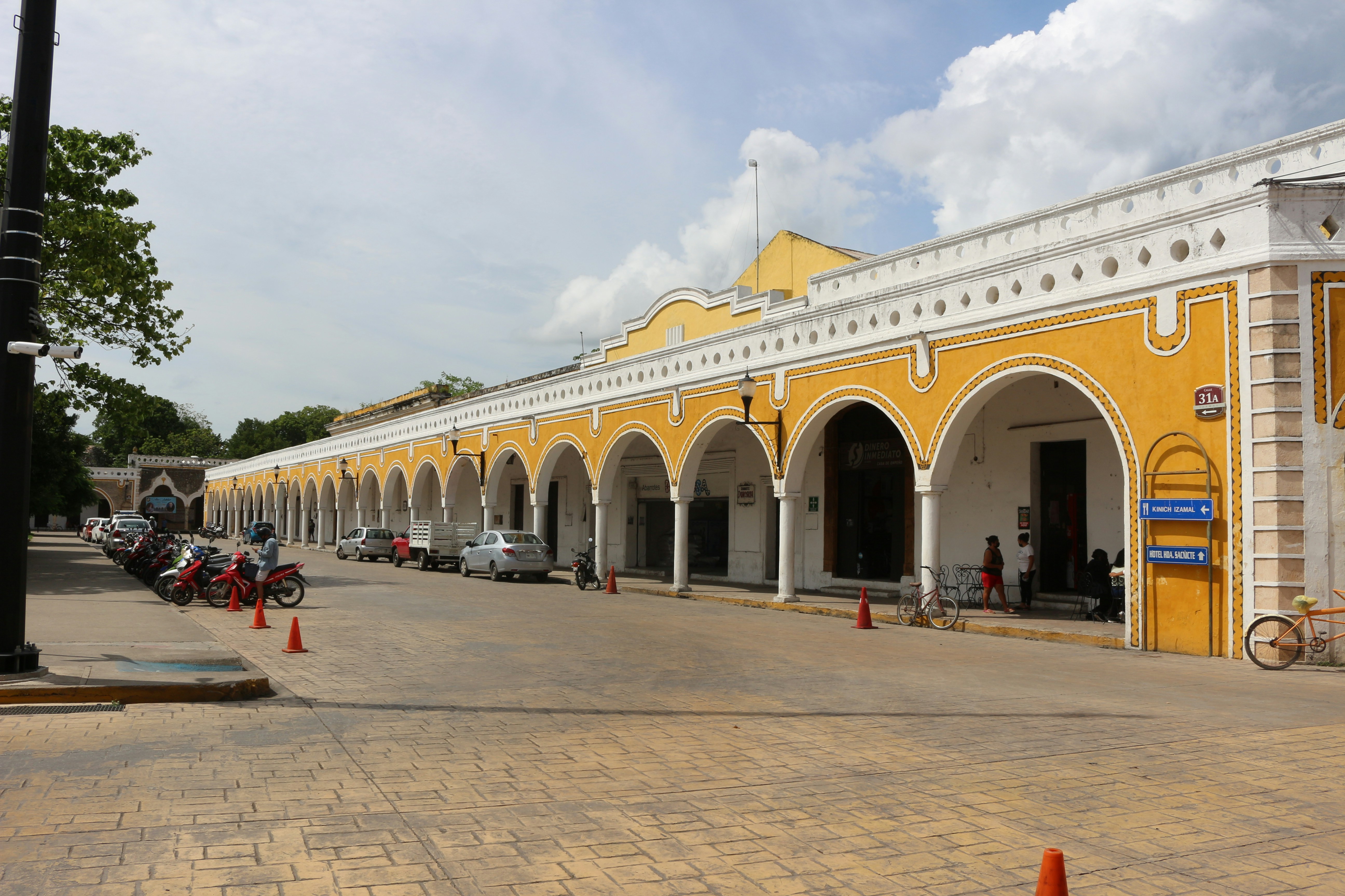 Façades colorées et rues animées du centre-ville de Mérida, Mexique